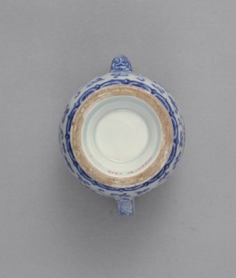 图片[2]-Blue and white vase with tangled branches and lotus patterns-China Archive